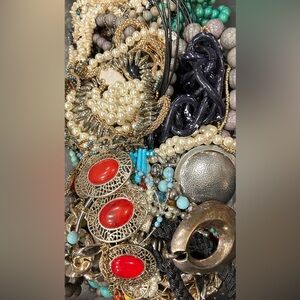 3.7lbs Fashion Costume Jewelry Necklaces Lot